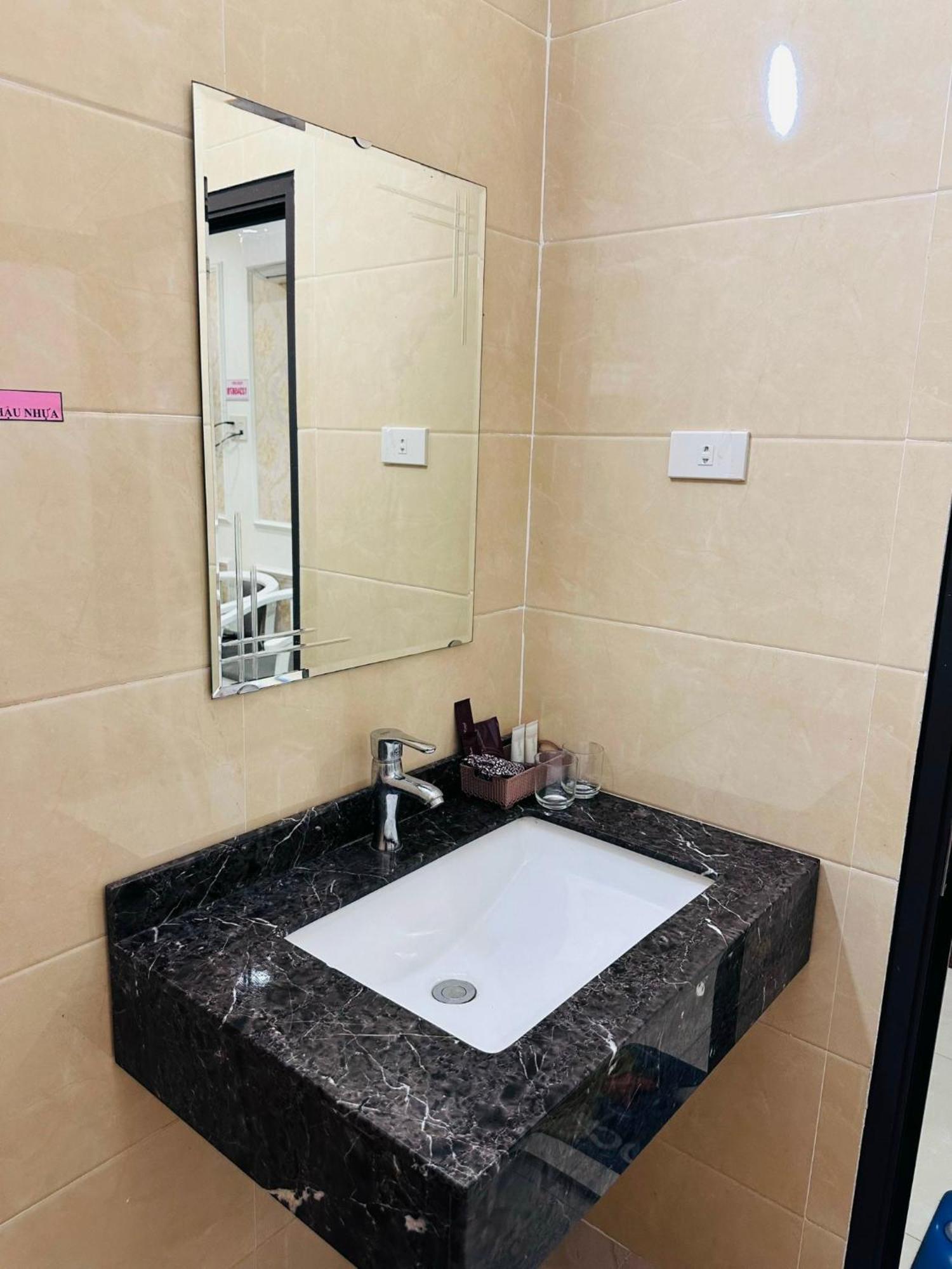Nha Nghi Anh Dung Bed & Breakfast Ha Long Exterior photo